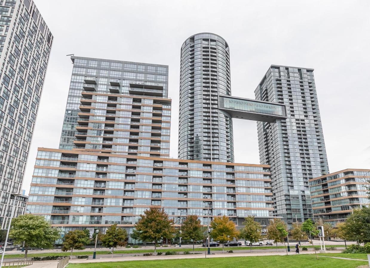 Simply Comfort. Elegant Apartments Dan Lecki Toronto Exterior photo